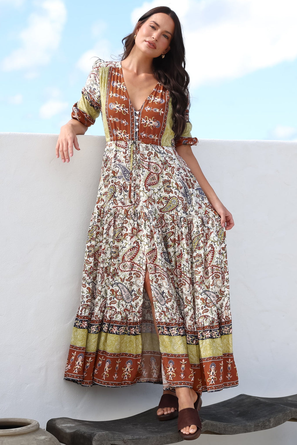 JAASE - Ebony Maxi Dress: V Neck Pull Tie Waist Dress with Front Split in Oakie Print