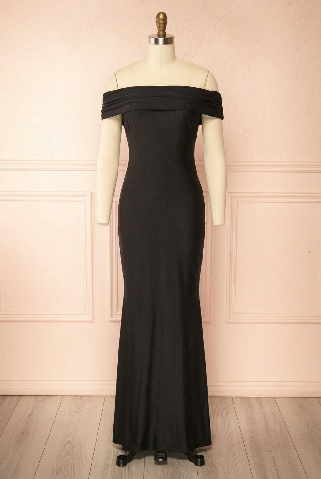 Nilda | Black Off-Shoulder Maxi Dress with Open Back
