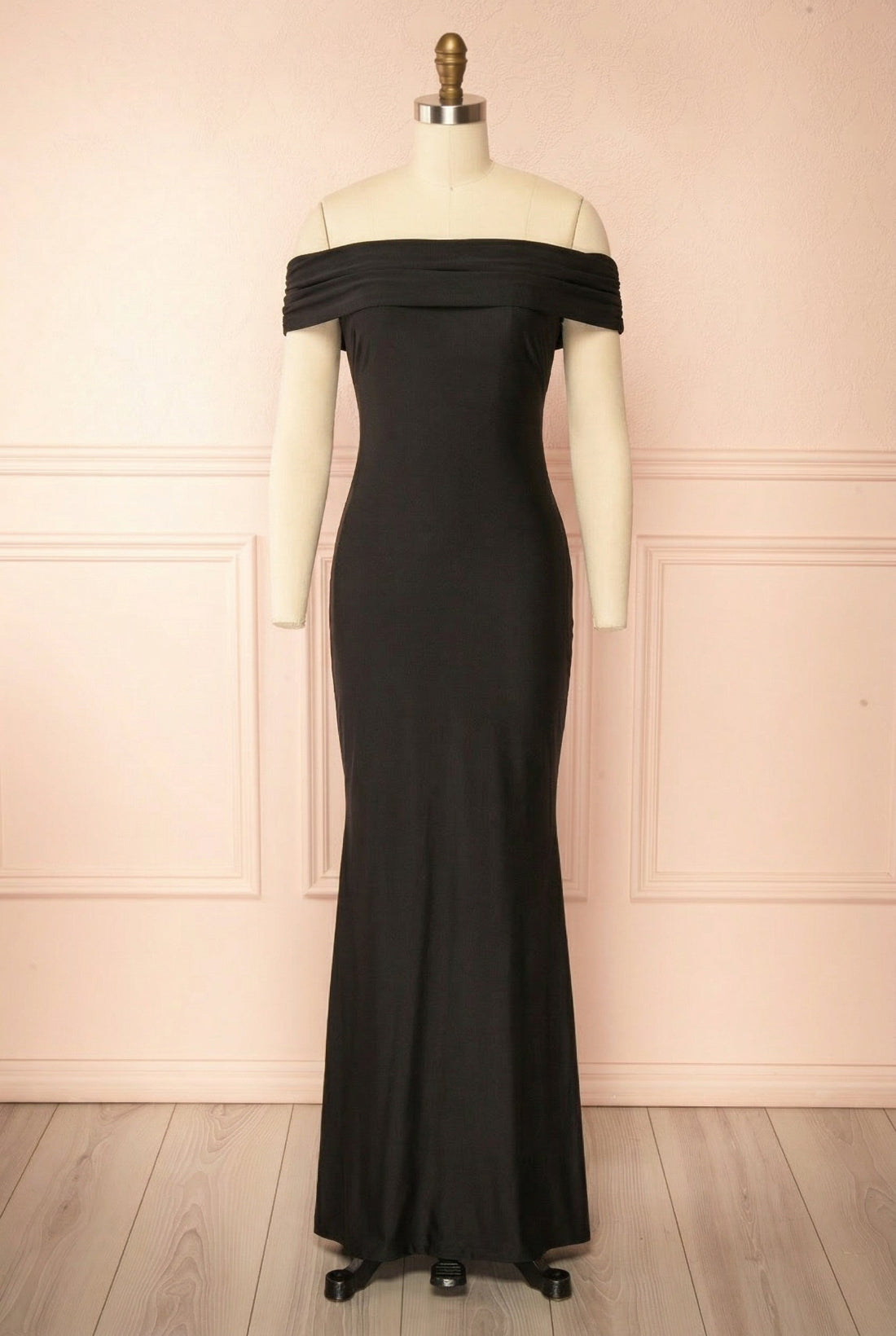 Nilda | Black Off-Shoulder Maxi Dress with Open Back