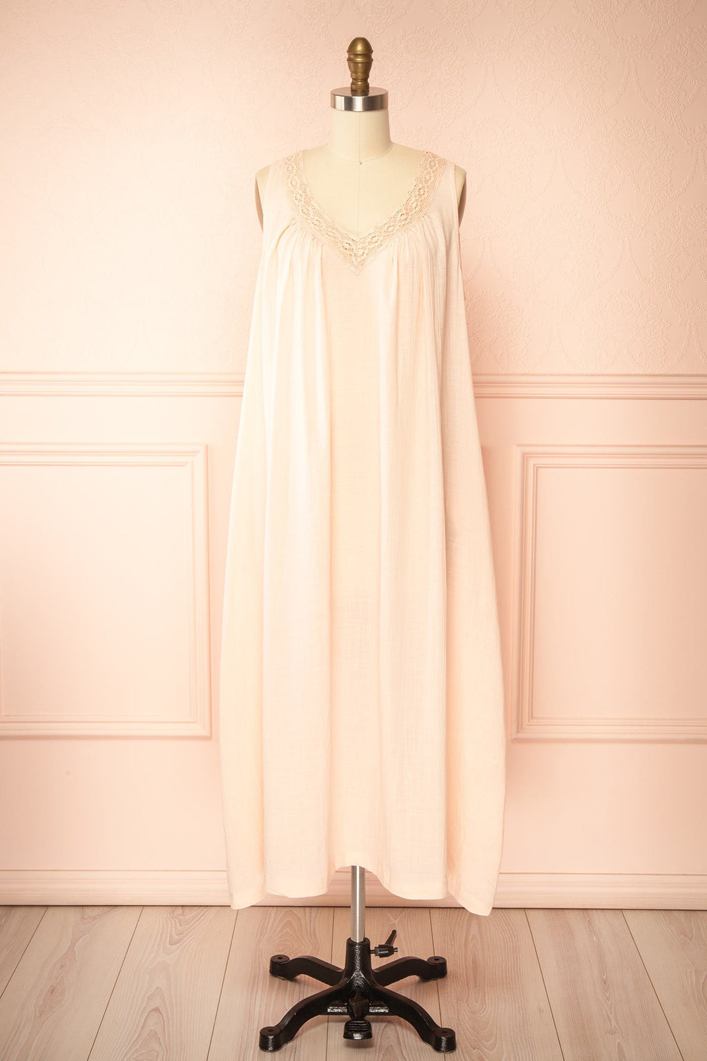 Lirien | Light Pink Lace-Trim Sleeveless Nightgown with Pockets