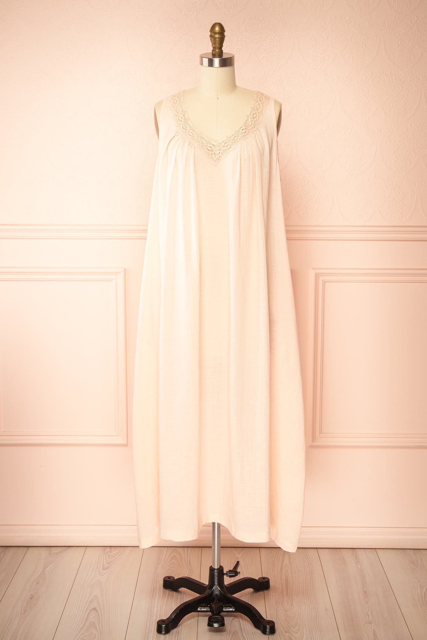 Lirien | Light Pink Lace-Trim Sleeveless Nightgown with Pockets