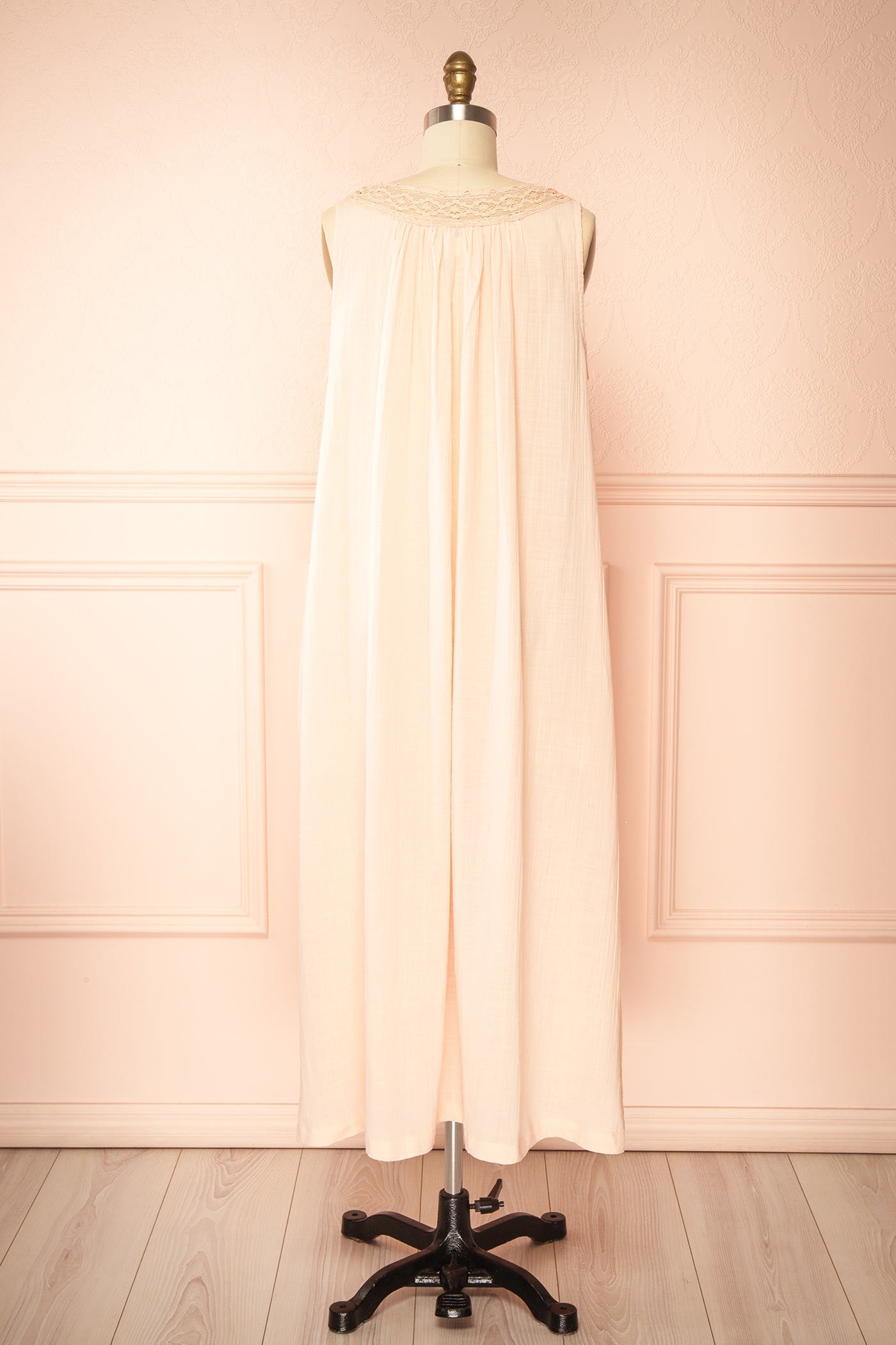 Lirien | Light Pink Lace-Trim Sleeveless Nightgown with Pockets
