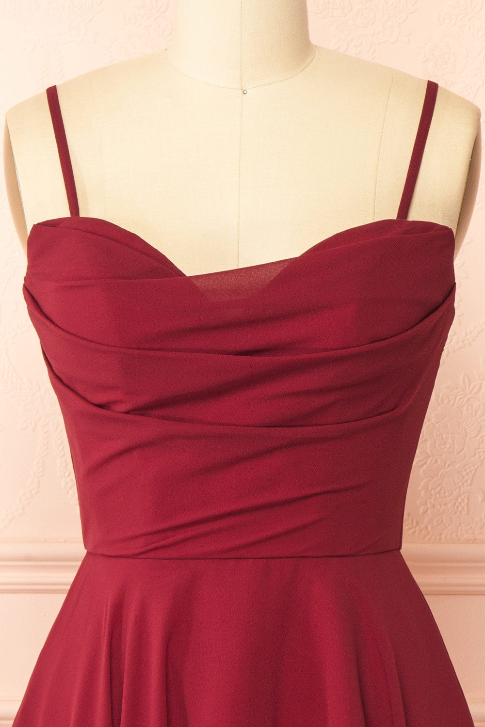 Tamy Burgundy | Short Chiffon Dress with Sweetheart Neckline