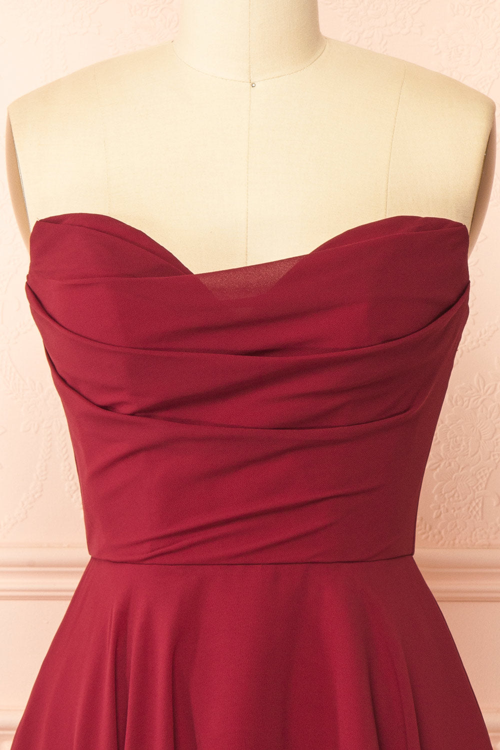 Tamy Burgundy | Short Chiffon Dress with Sweetheart Neckline