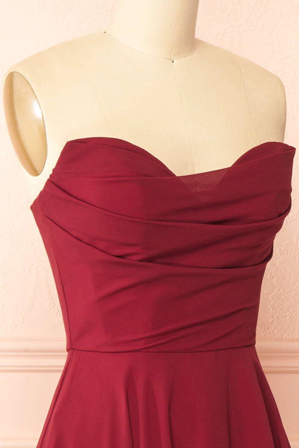 Tamy Burgundy | Short Chiffon Dress with Sweetheart Neckline