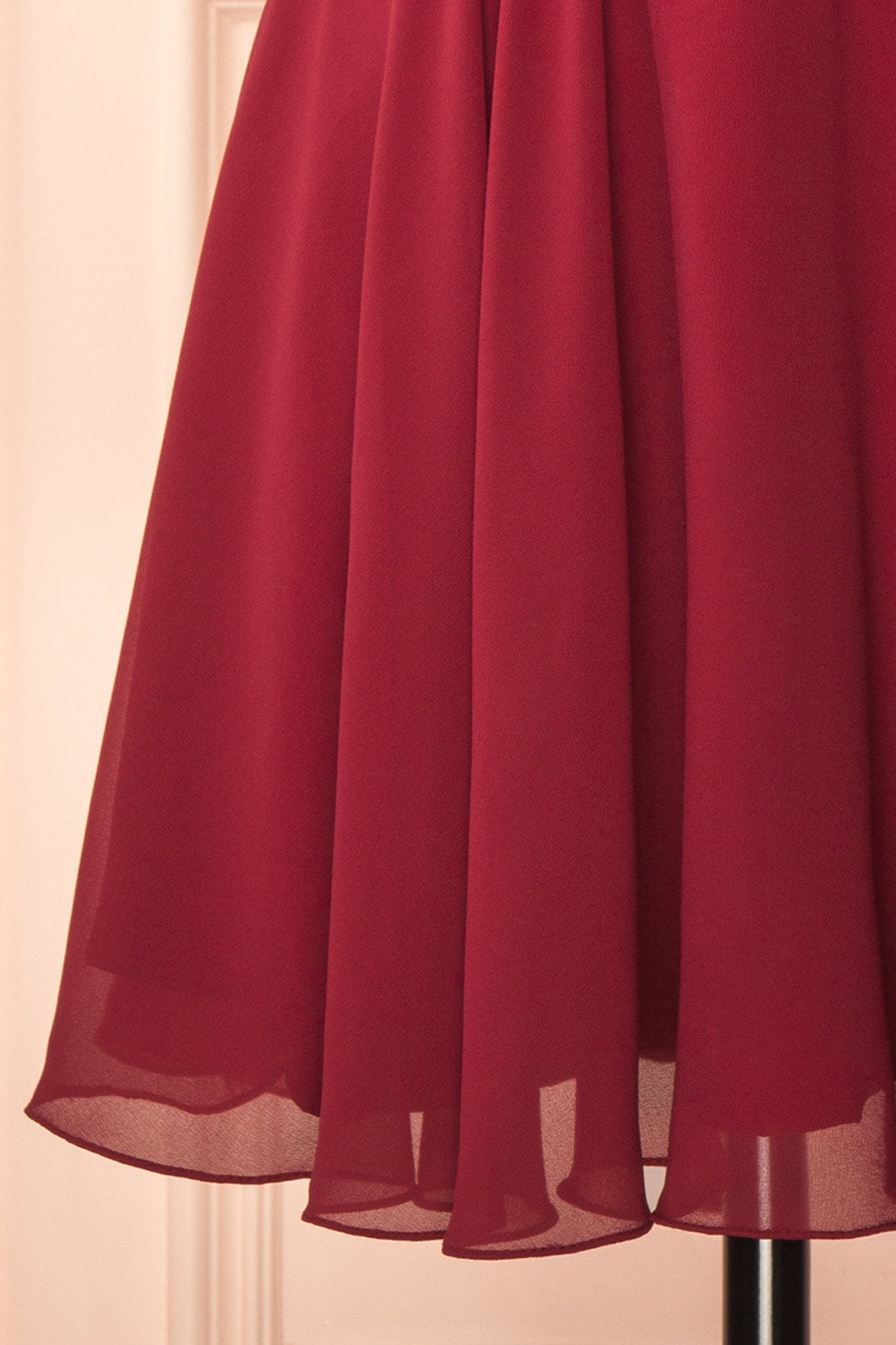 Tamy Burgundy | Short Chiffon Dress with Sweetheart Neckline