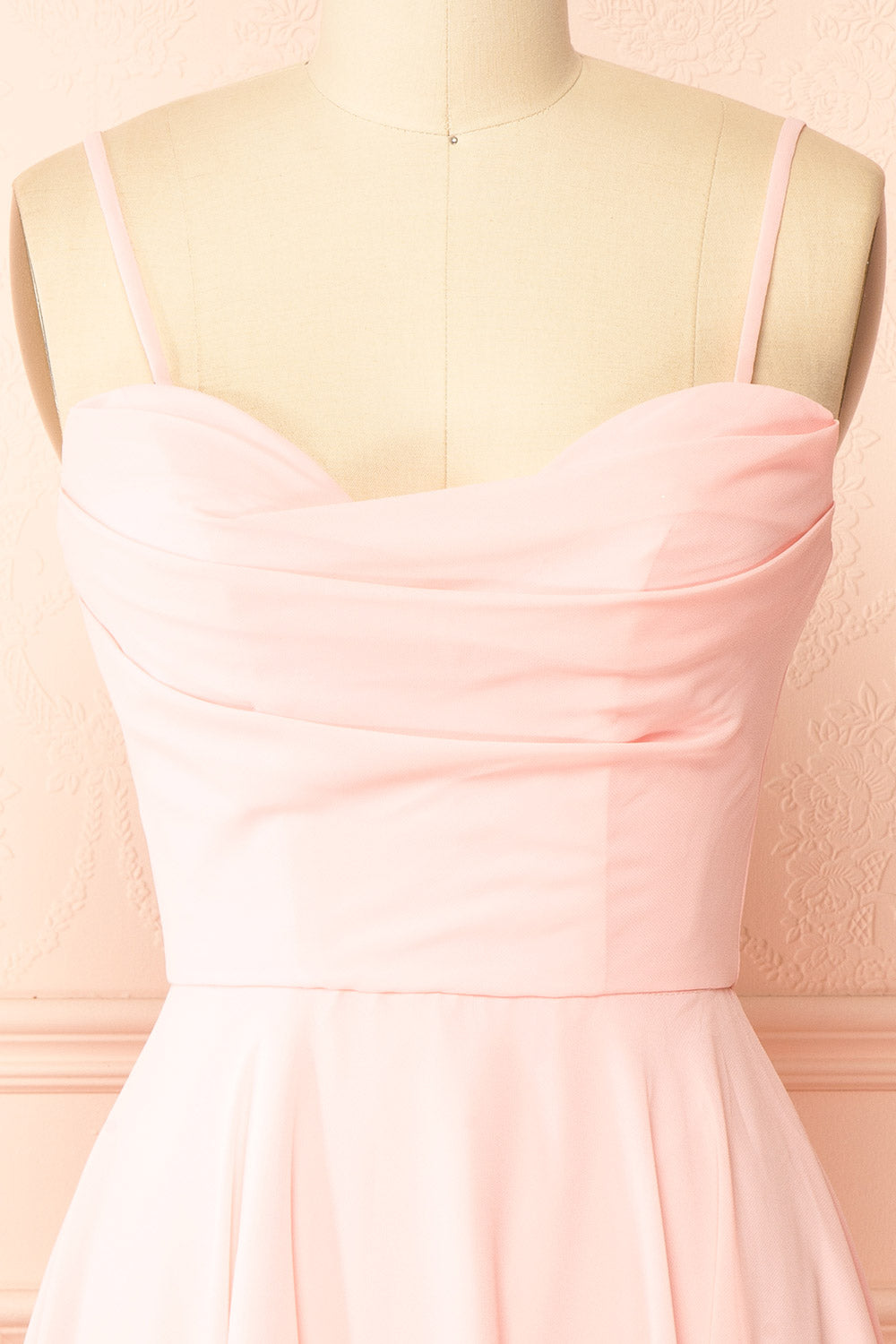 Tamy Pink | Short Chiffon Dress with Sweetheart Neckline