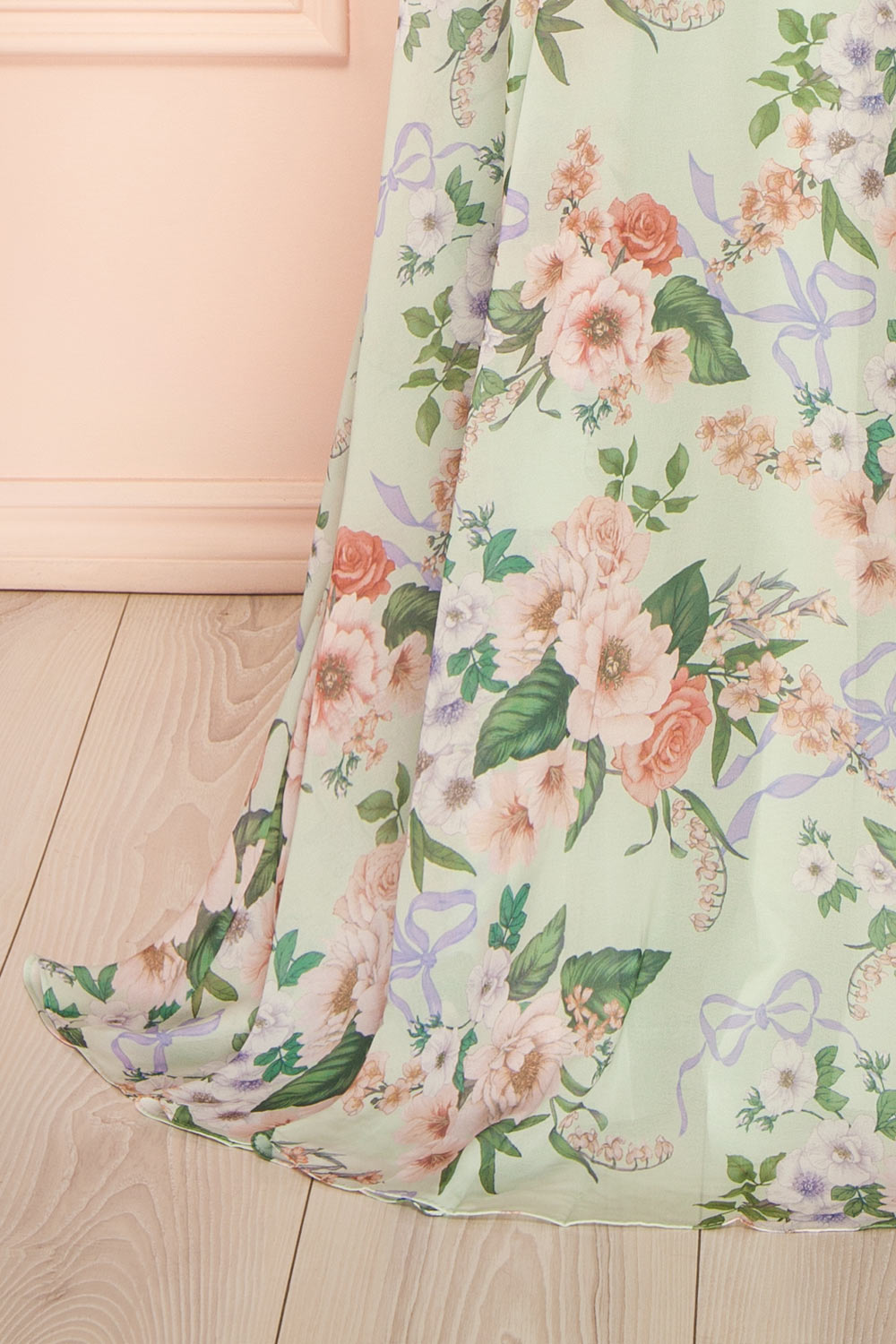 Yujun | Maxi Floral with Sweetheart Neckline and Scarf