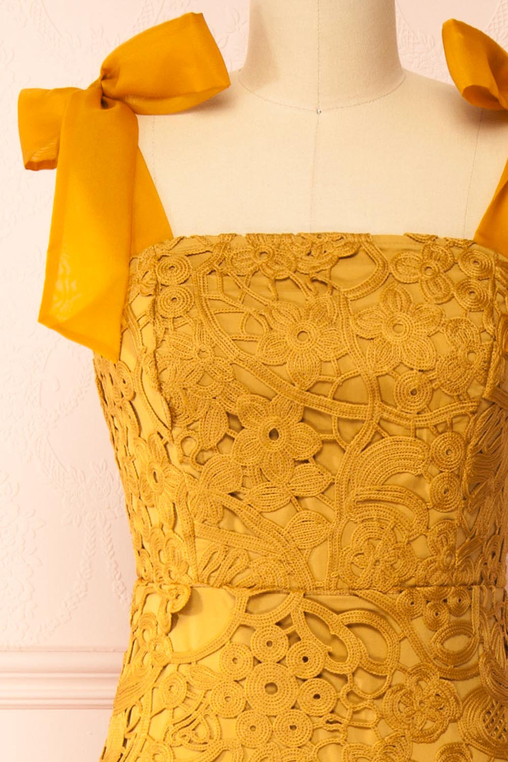 Zelly | Fitted Midi Mustard Crocheted Lace Dress